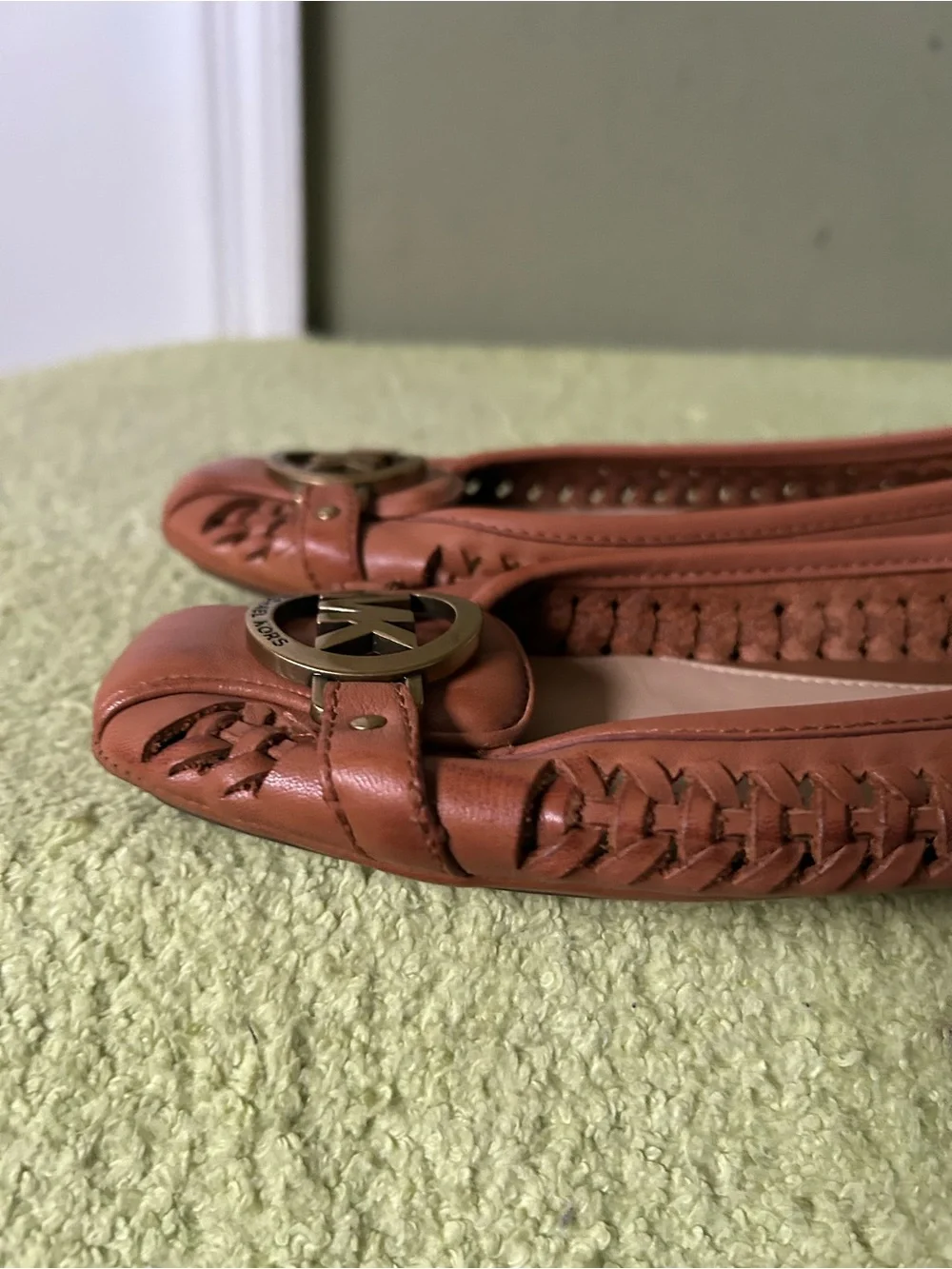 NWOB Michael Kors Tan Leather MK Logo Ballet Flats Sz 7.5